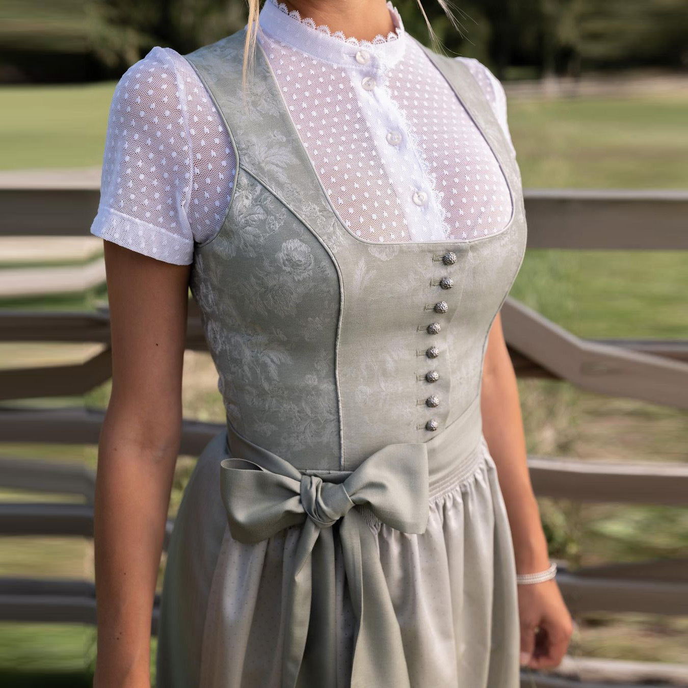 Elsa – Vestido Oktoberfest celeste con delantal