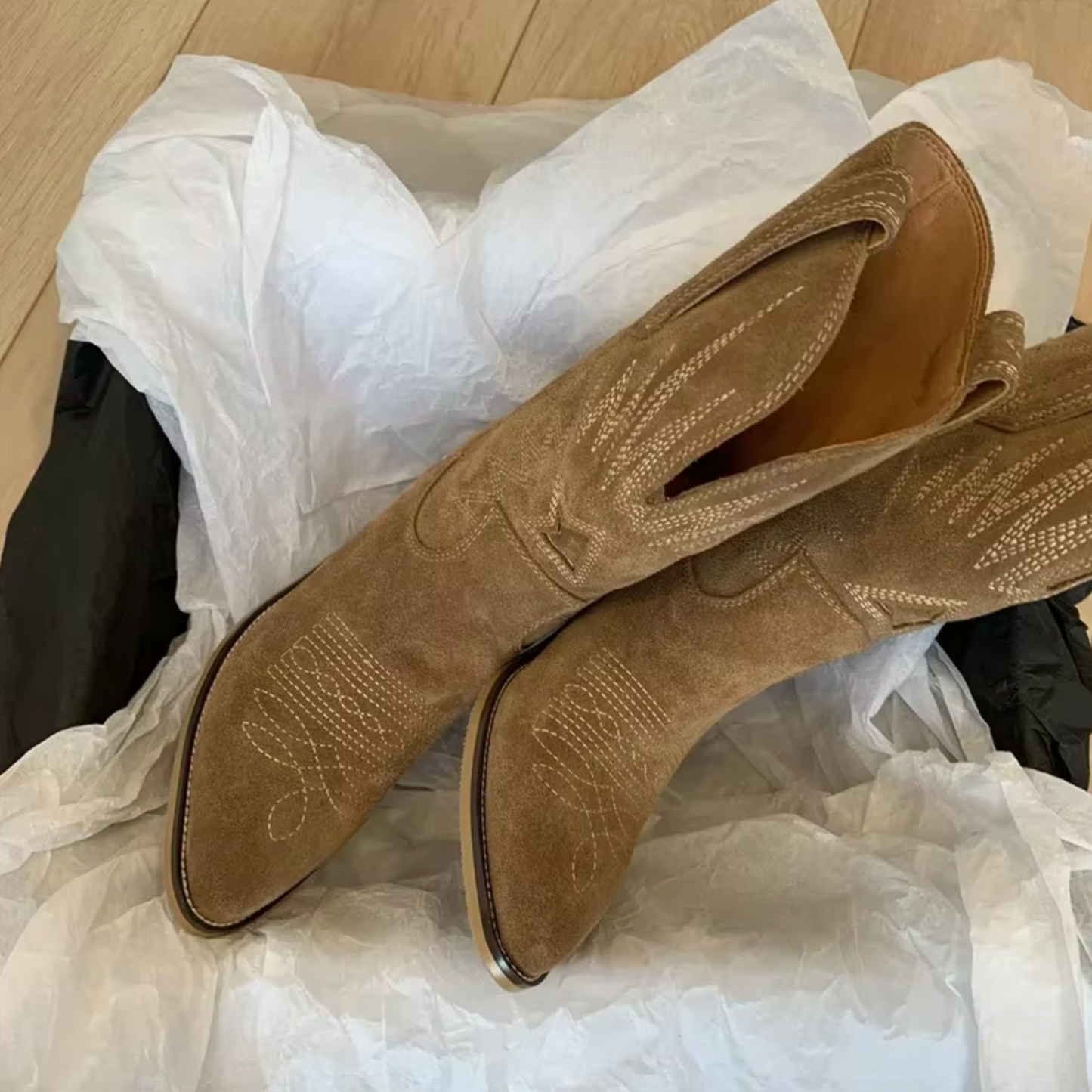 Savannah – Botas cowboy de ante con bordado estelar