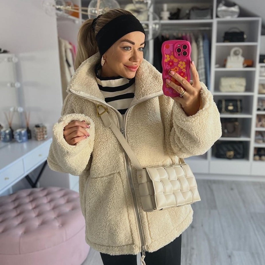 Lucía – Chaqueta Teddy Oversize con Cremallera