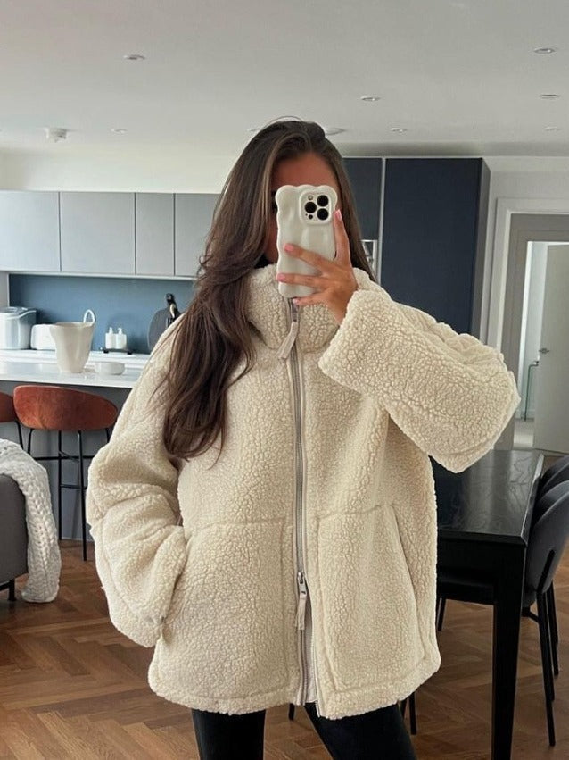 Lucía – Chaqueta Teddy Oversize con Cremallera