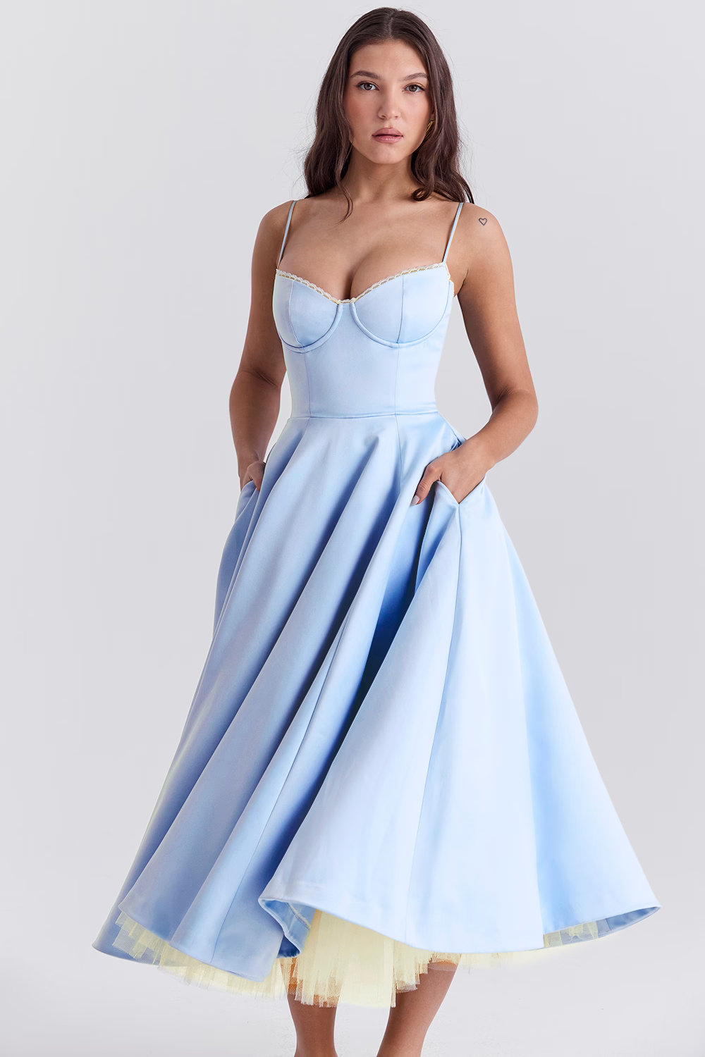 Claudia – Vestido Midi con Corset y Falda Evasé para Mujer