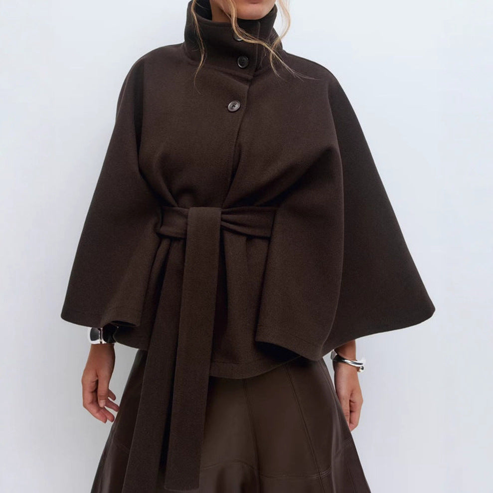 Adriana - Capa corta de mujer con cinturón y cuello alto