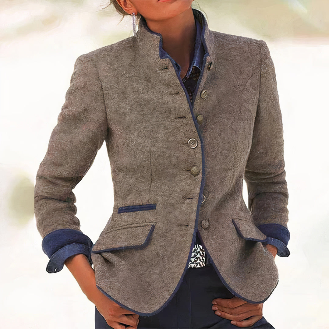 Nora – Blazer Femenino de Estilo Estructurado y Toque Chic