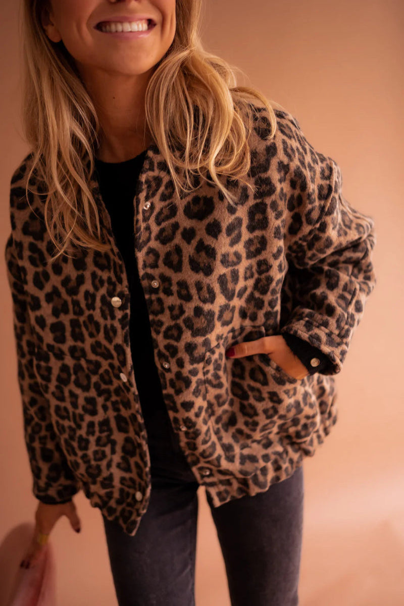 Daniela - Chaqueta animal print para mujer con botones