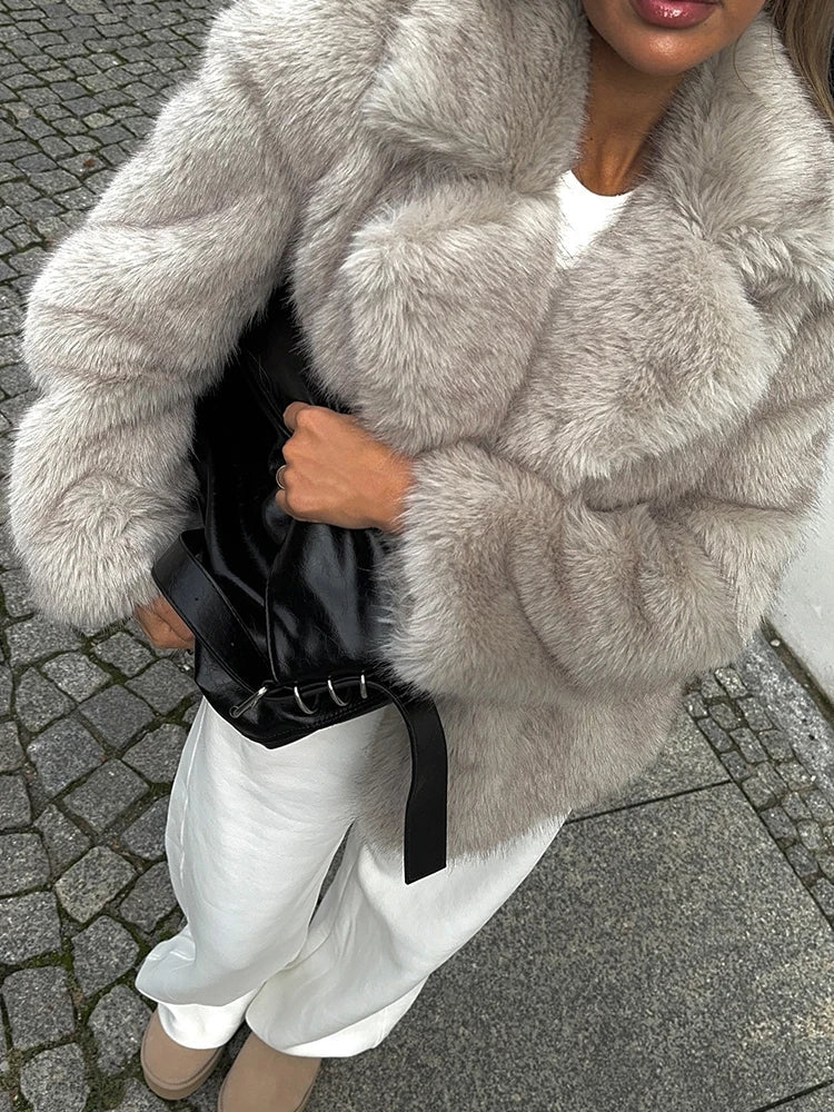 Isabella – Chaqueta corta de pelo sintético para mujer