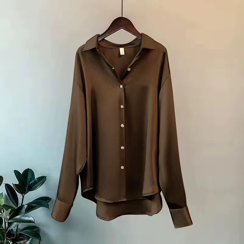 Amelia - Blusa satinada de mujer con botones y cuello