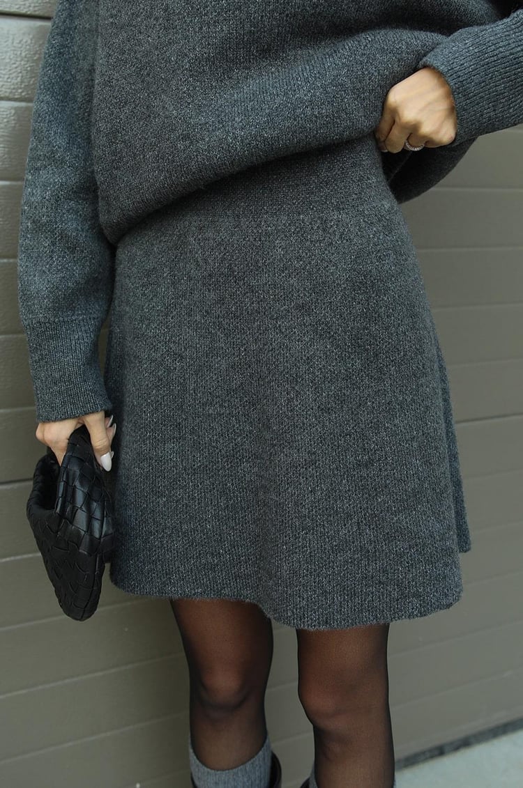 Clara – Conjunto de Punto Oversize con Falda para Mujer