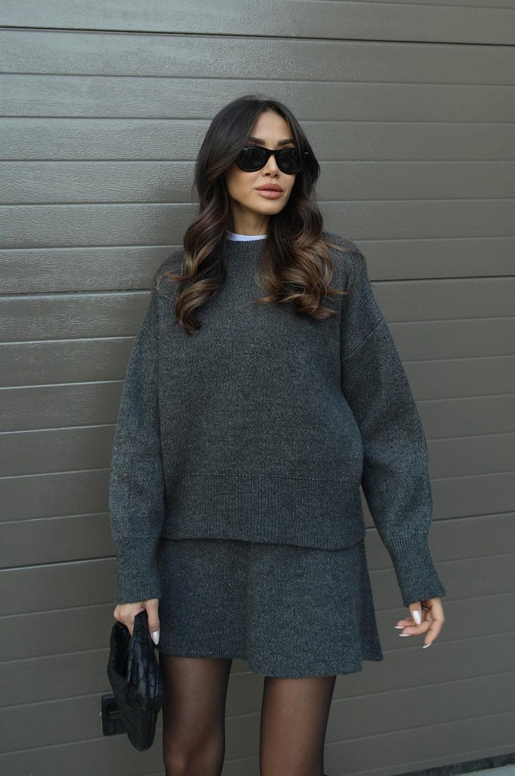 Clara – Conjunto de Punto Oversize con Falda para Mujer