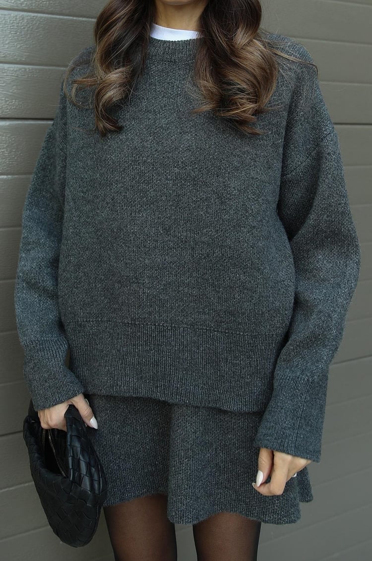 Clara – Conjunto de Punto Oversize con Falda para Mujer
