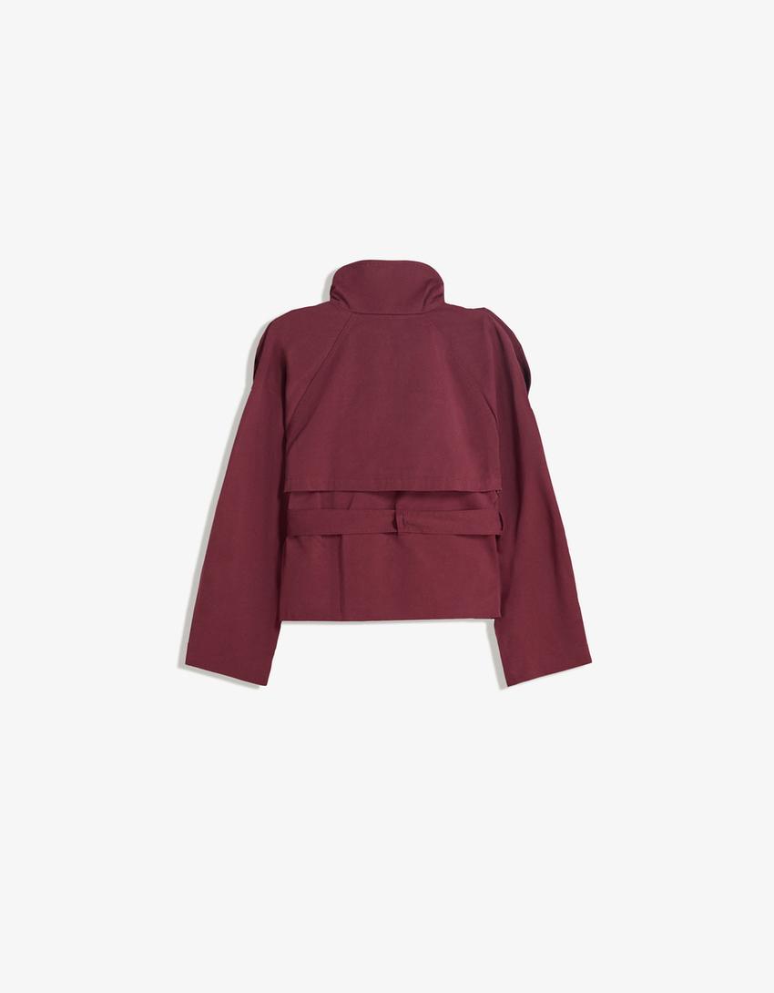 Camila – Gabardina corta con cinturón y cuello alto para mujer