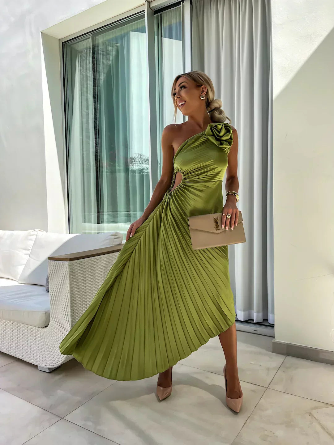 Valentina - Vestido de mujer asimétrico satinado con pliegues