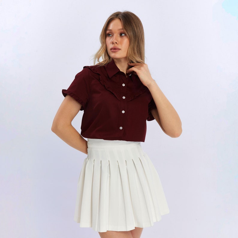 Blusa abotonada con volante de algodón