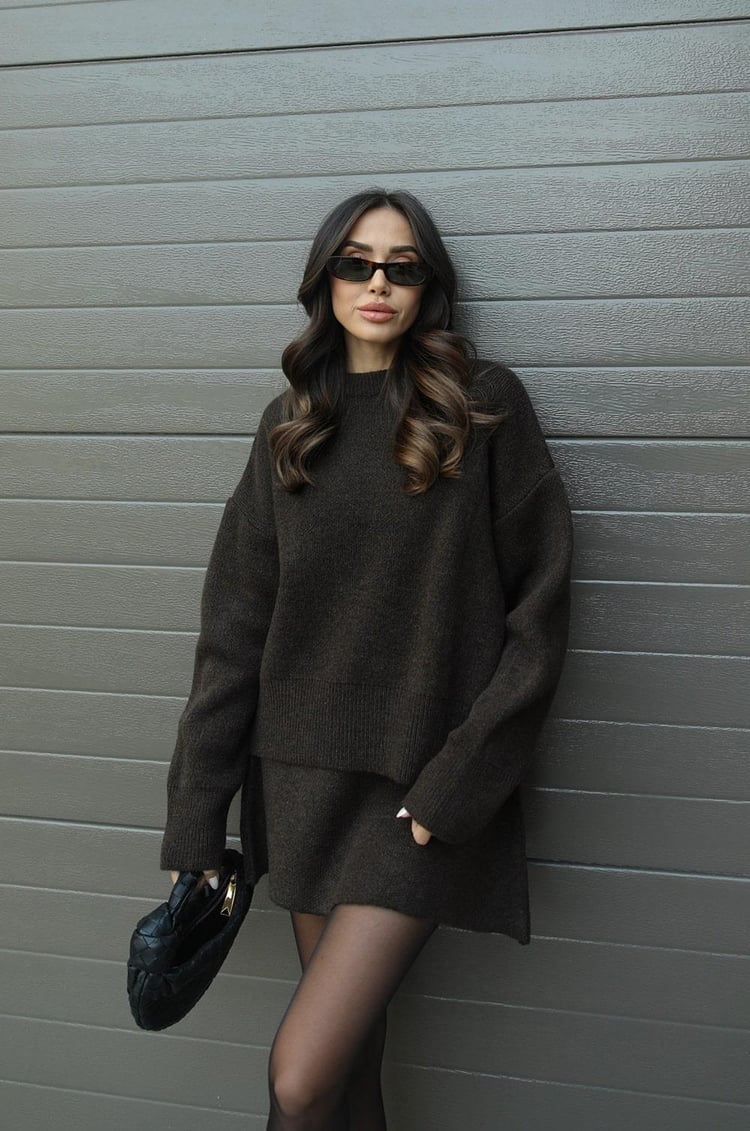 Clara – Conjunto de Punto Oversize con Falda para Mujer