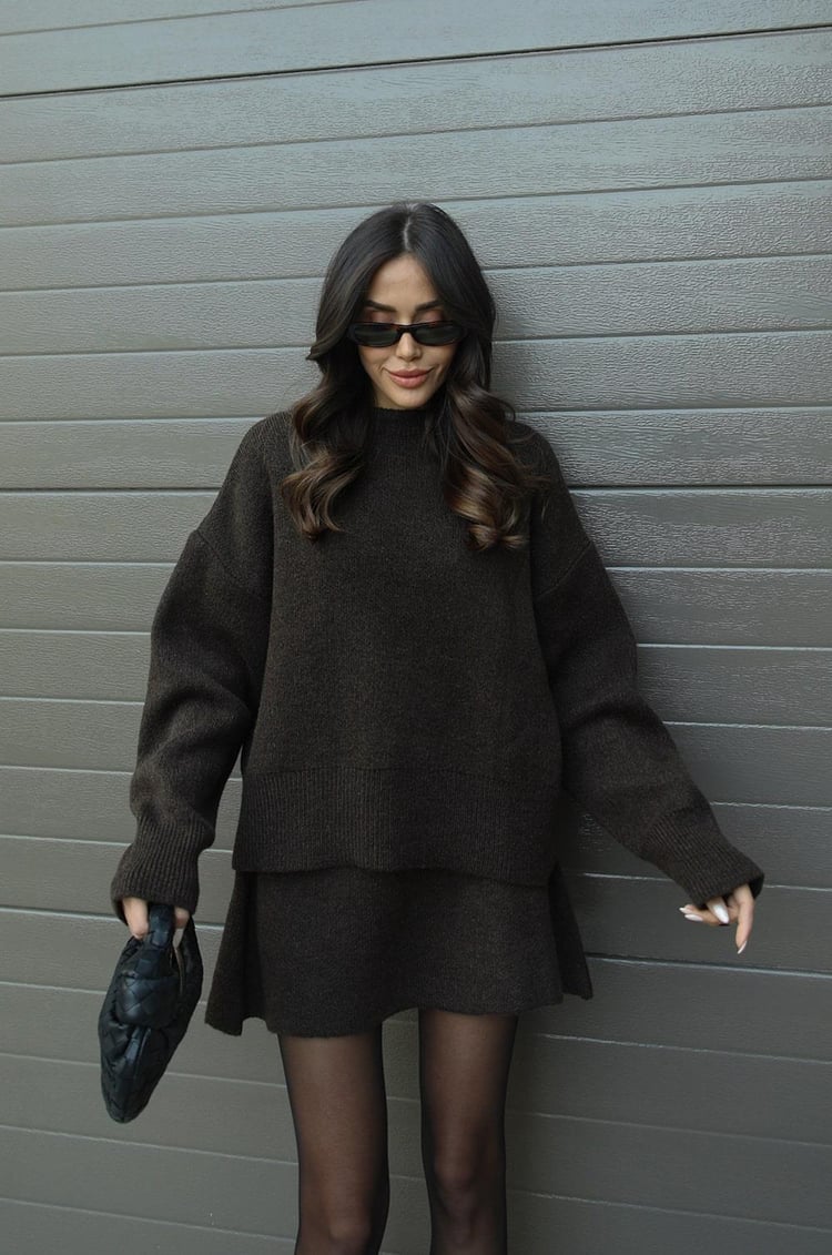 Clara – Conjunto de Punto Oversize con Falda para Mujer