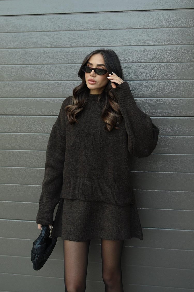 Clara – Conjunto de Punto Oversize con Falda para Mujer