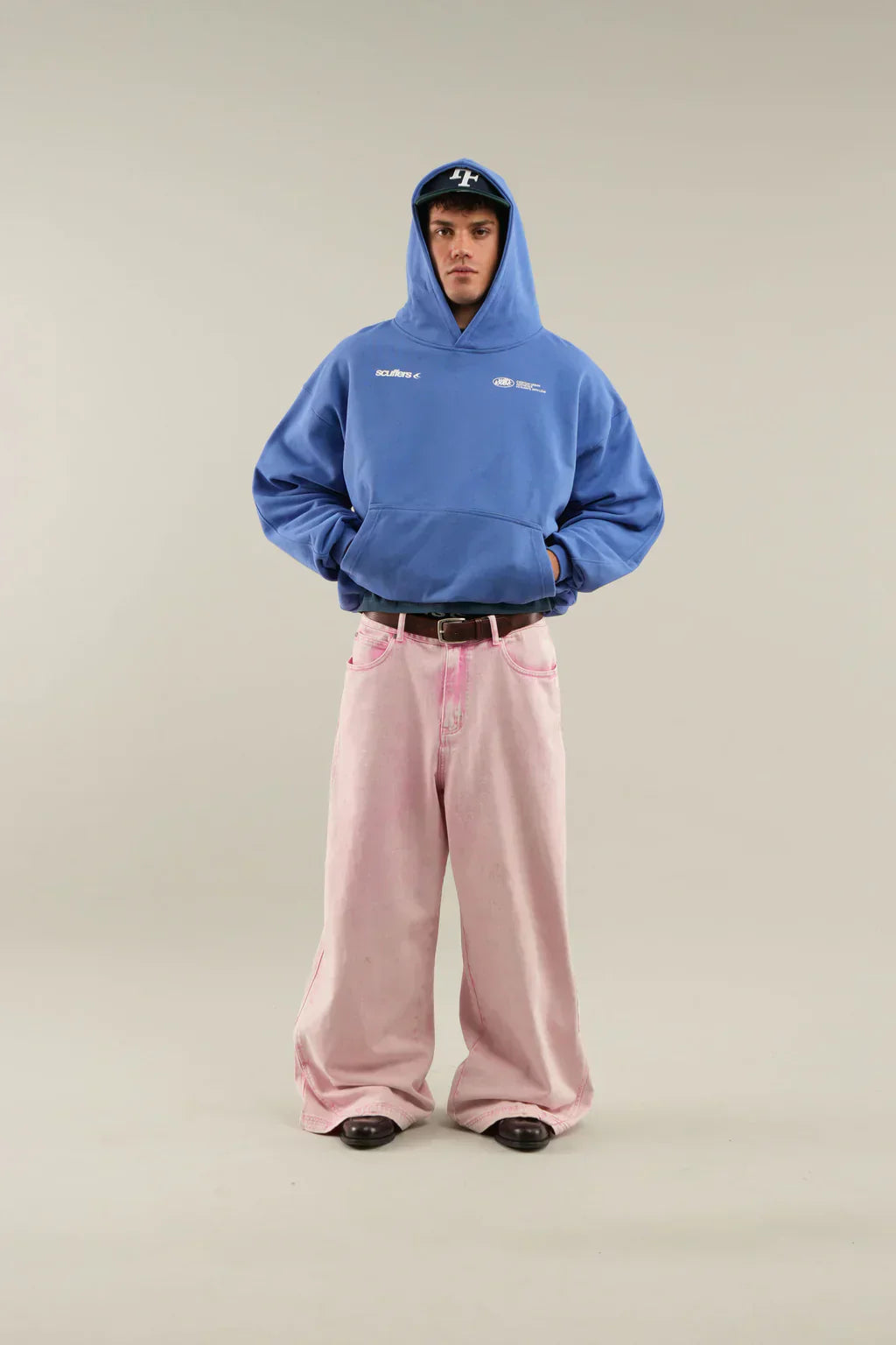 Sky - Sudadera cropped azul marino con pantalón vaquero ancho mujer