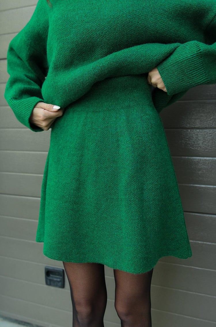 Clara – Conjunto de Punto Oversize con Falda para Mujer