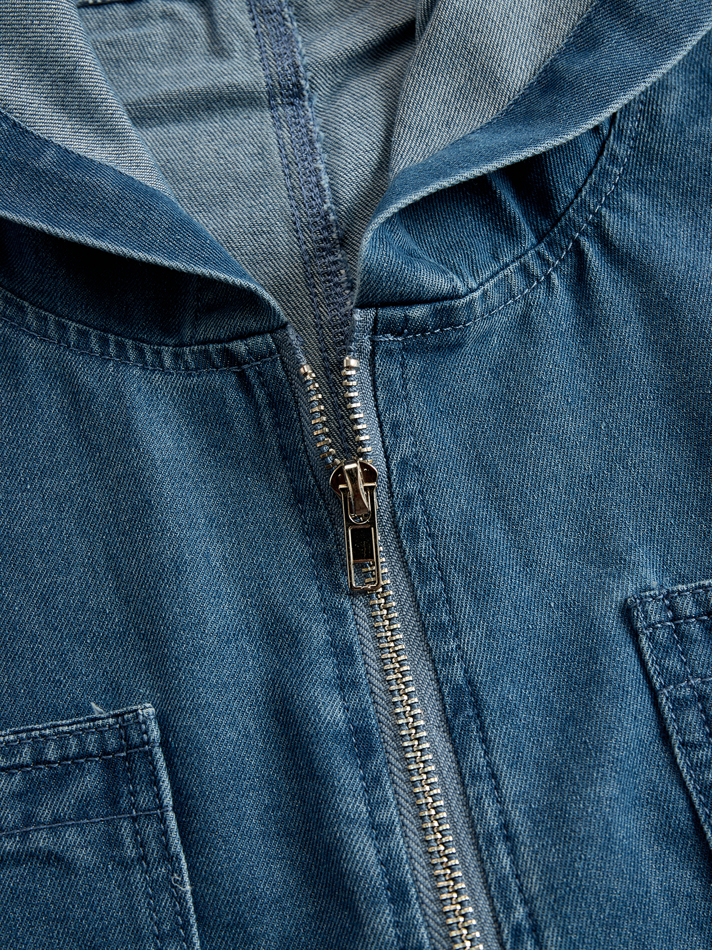 Nora – Mono largo con capucha y cremallera frontal