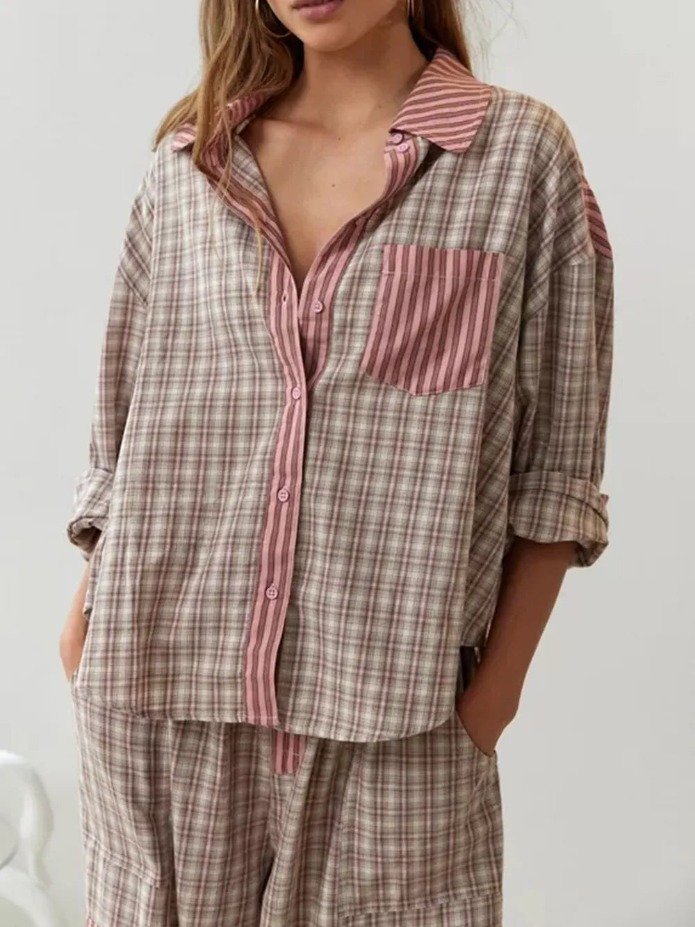 Claudia – Conjunto Casual de Camisa y Pantalón de Cuadros para Mujer