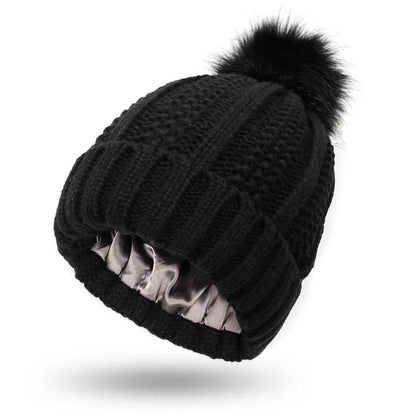 Chloe – Gorro de punto suave con pompón para mujer