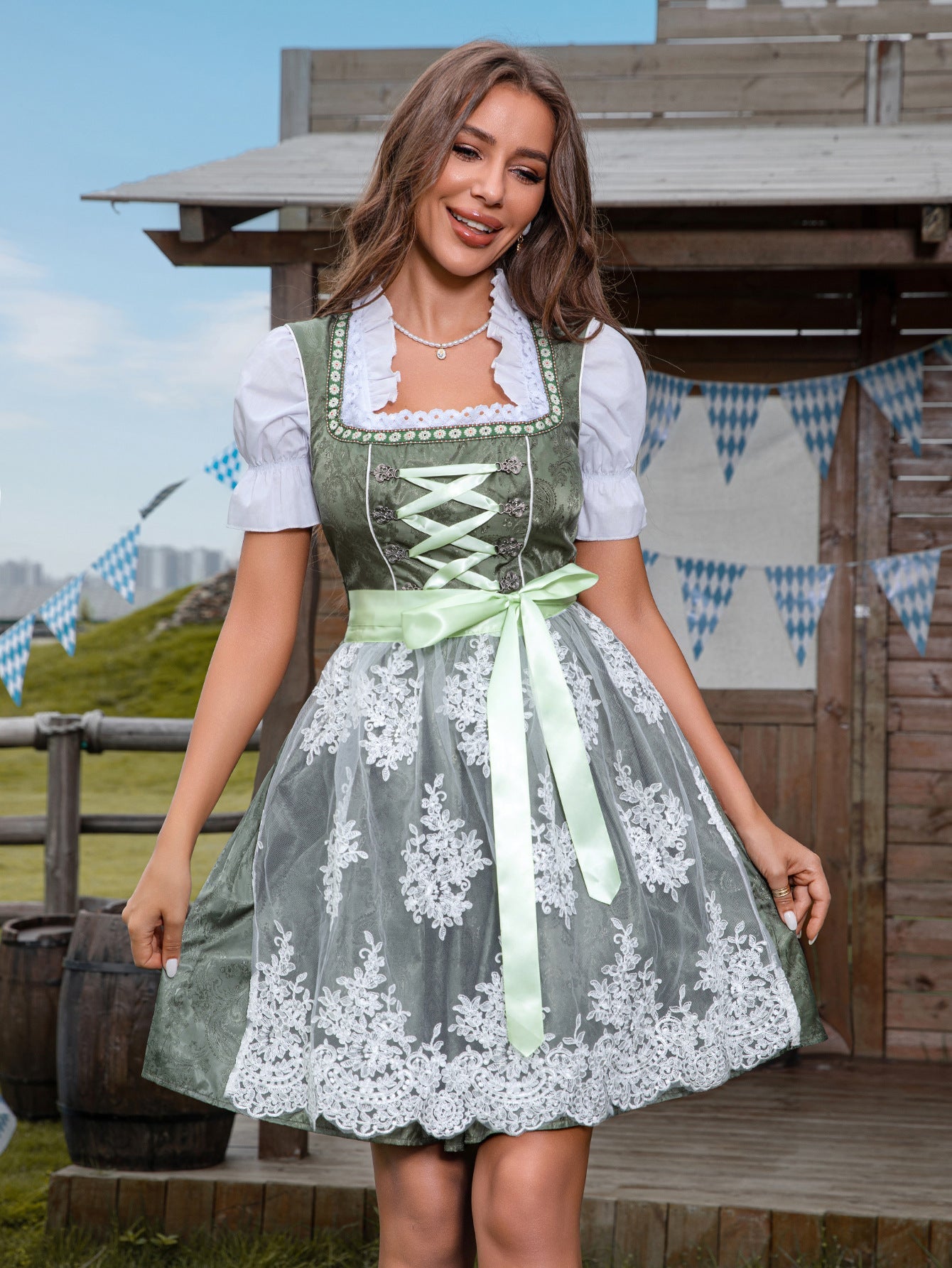 Luzia – Vestido Oktoberfest verde con encaje floral