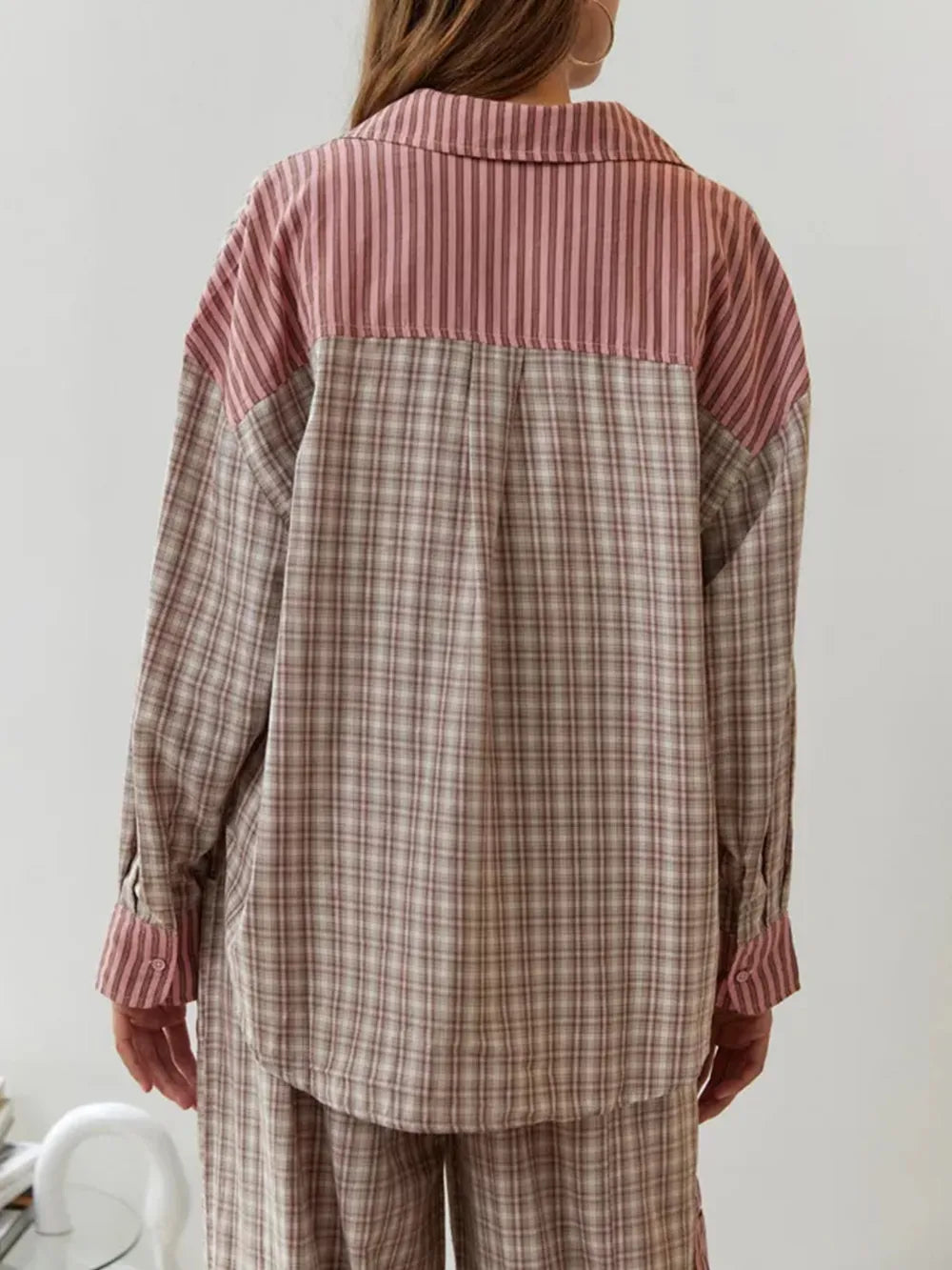 Claudia – Conjunto Casual de Camisa y Pantalón de Cuadros para Mujer