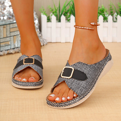 Lina – Sandalias planas tipo mule con hebilla decorativa y diseño entrelazado