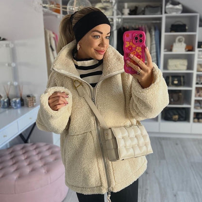 Lucía – Chaqueta Teddy Oversize con Cremallera