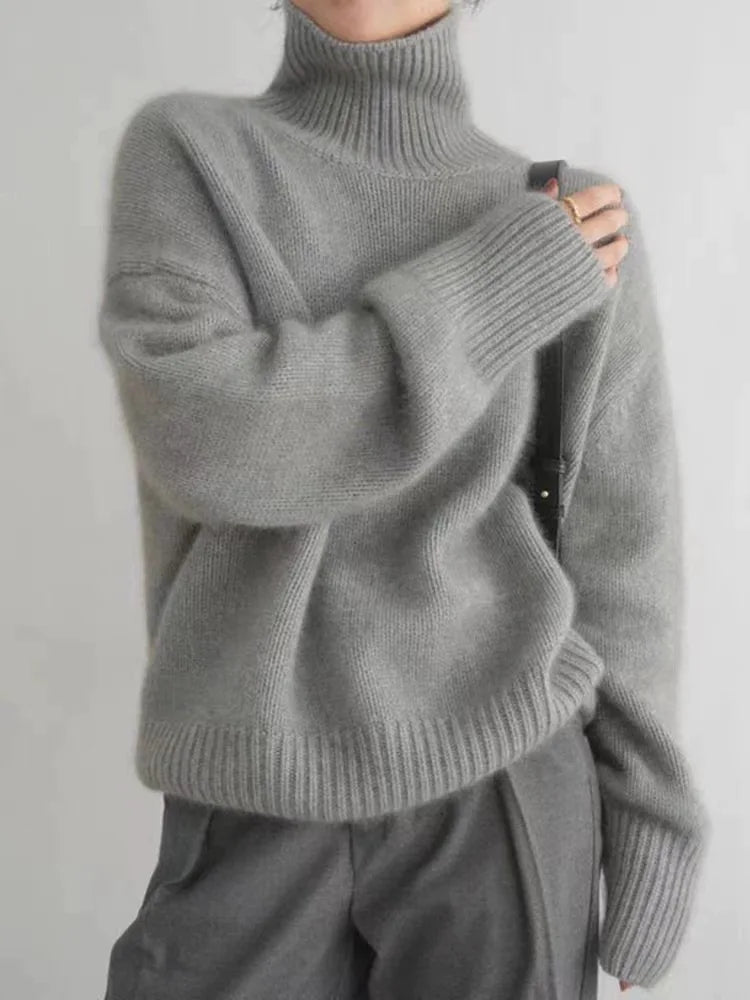 Laura – Jersey Femenino de Punto Grueso con Cuello Alto