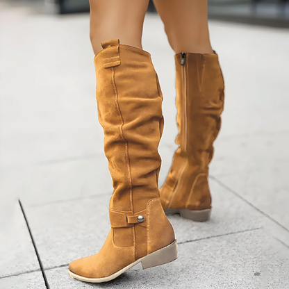 Camila – Botas Altas de Ante con Tacón Plano para Mujer