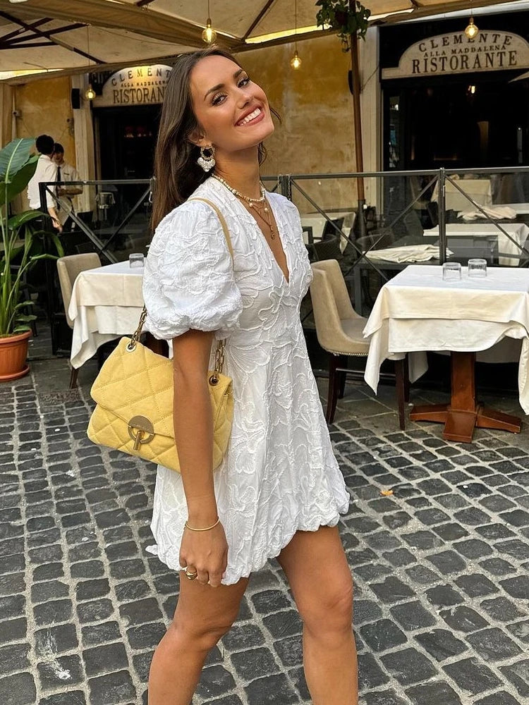 Clara – Vestido de lino con volantes bordados