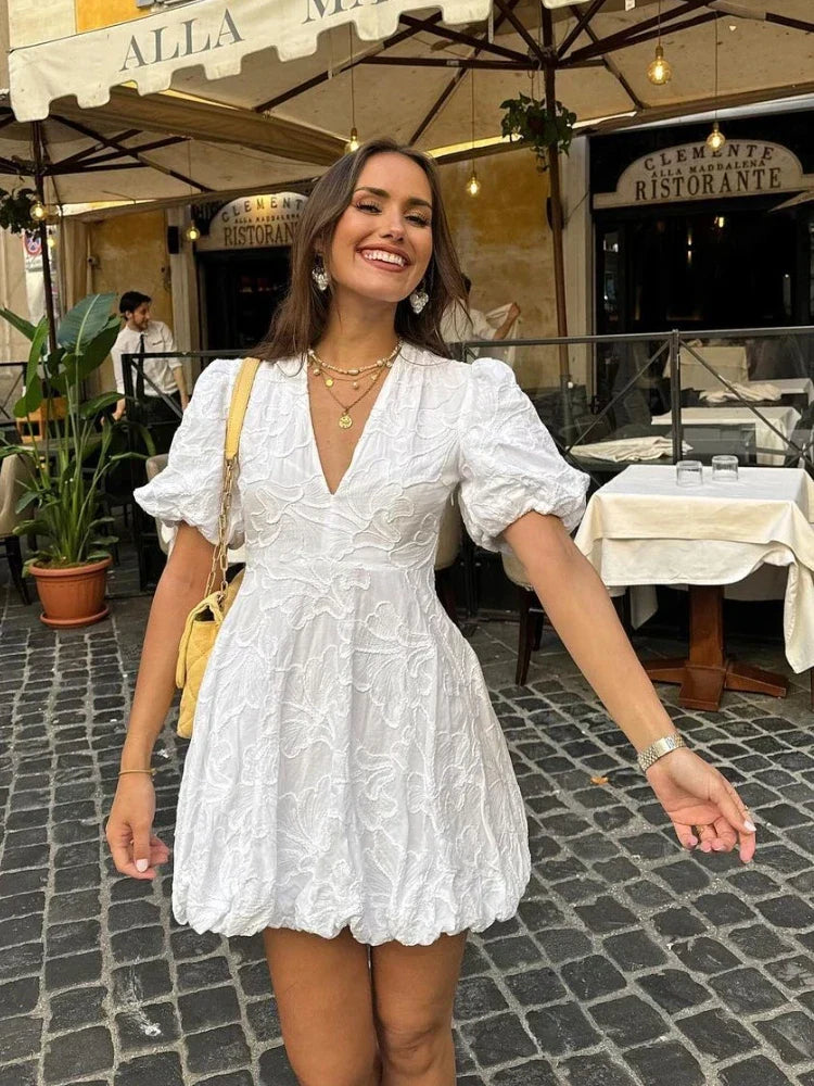 Clara – Vestido de lino con volantes bordados