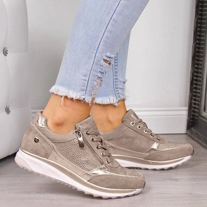 Lucía – Zapatillas Urbanas con Plataforma y Detalle Metálico para Mujer