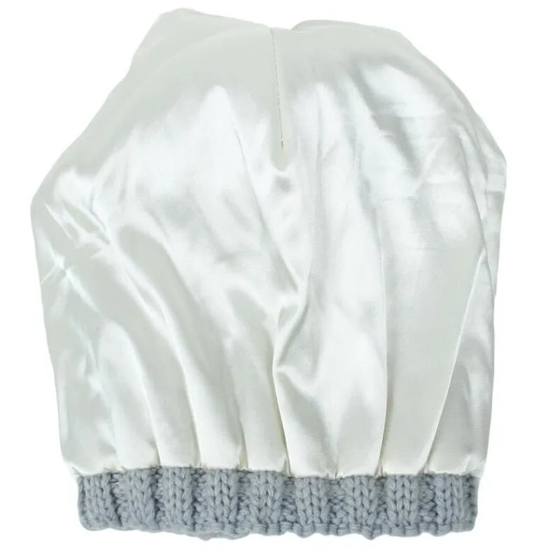 Chloe – Gorro de punto suave con pompón para mujer