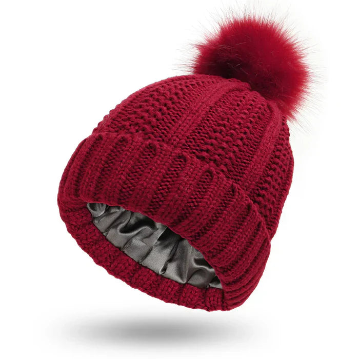 Chloe – Gorro de punto suave con pompón para mujer