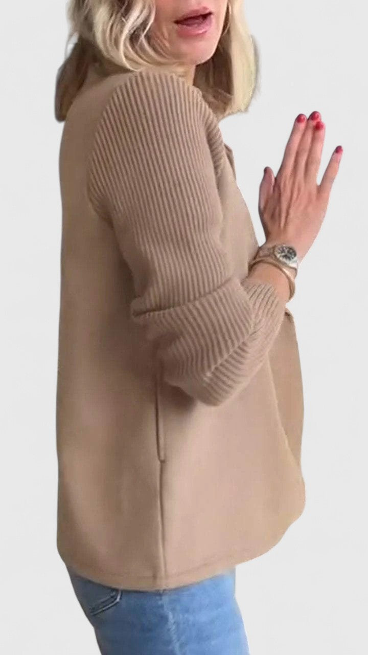 Marisela – Chaqueta estructurada con solapa y botones frontales