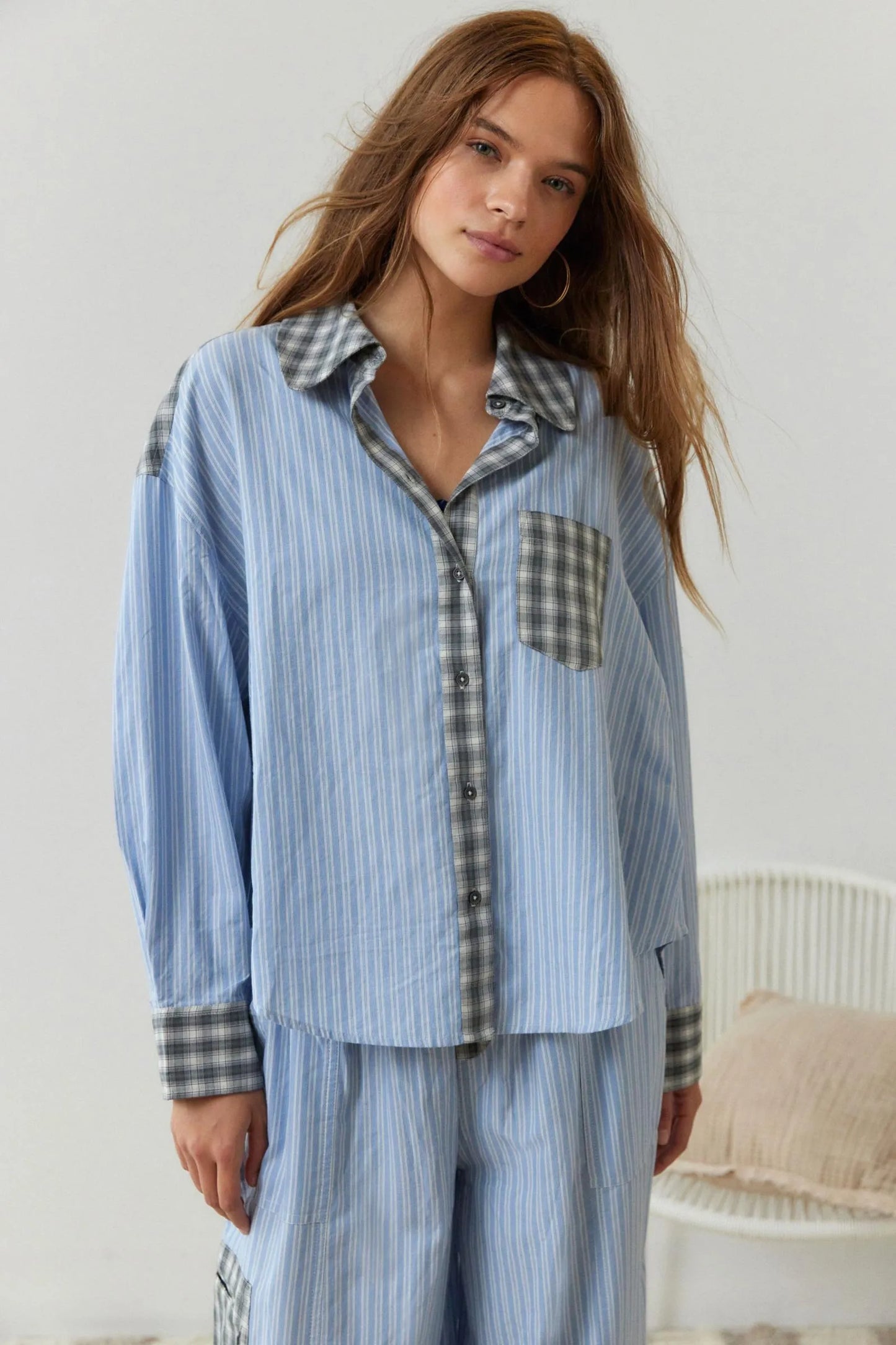 Claudia – Conjunto Casual de Camisa y Pantalón de Cuadros para Mujer