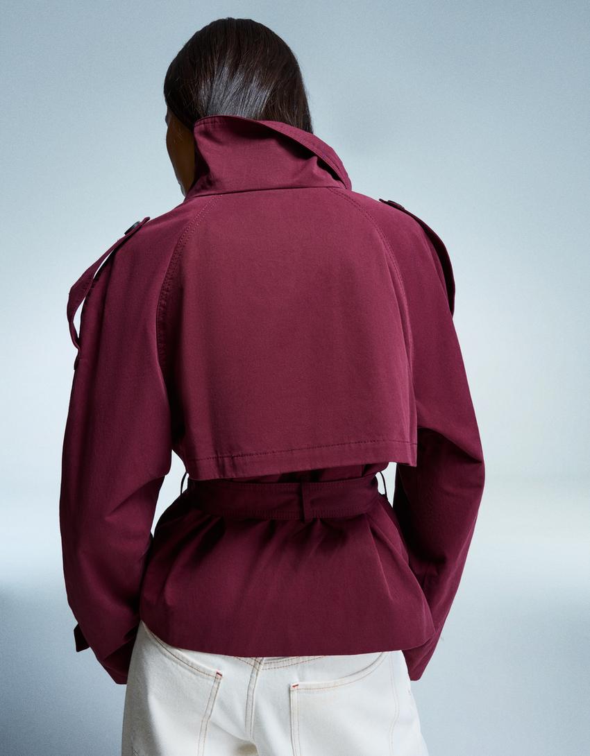 Camila – Gabardina corta con cinturón y cuello alto para mujer