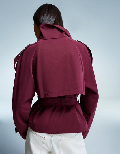 Camila – Gabardina corta con cinturón y cuello alto para mujer