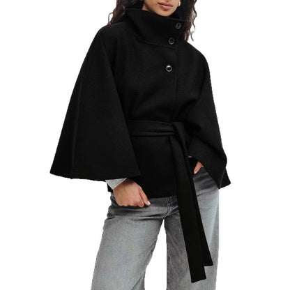 Adriana - Capa corta de mujer con cinturón y cuello alto