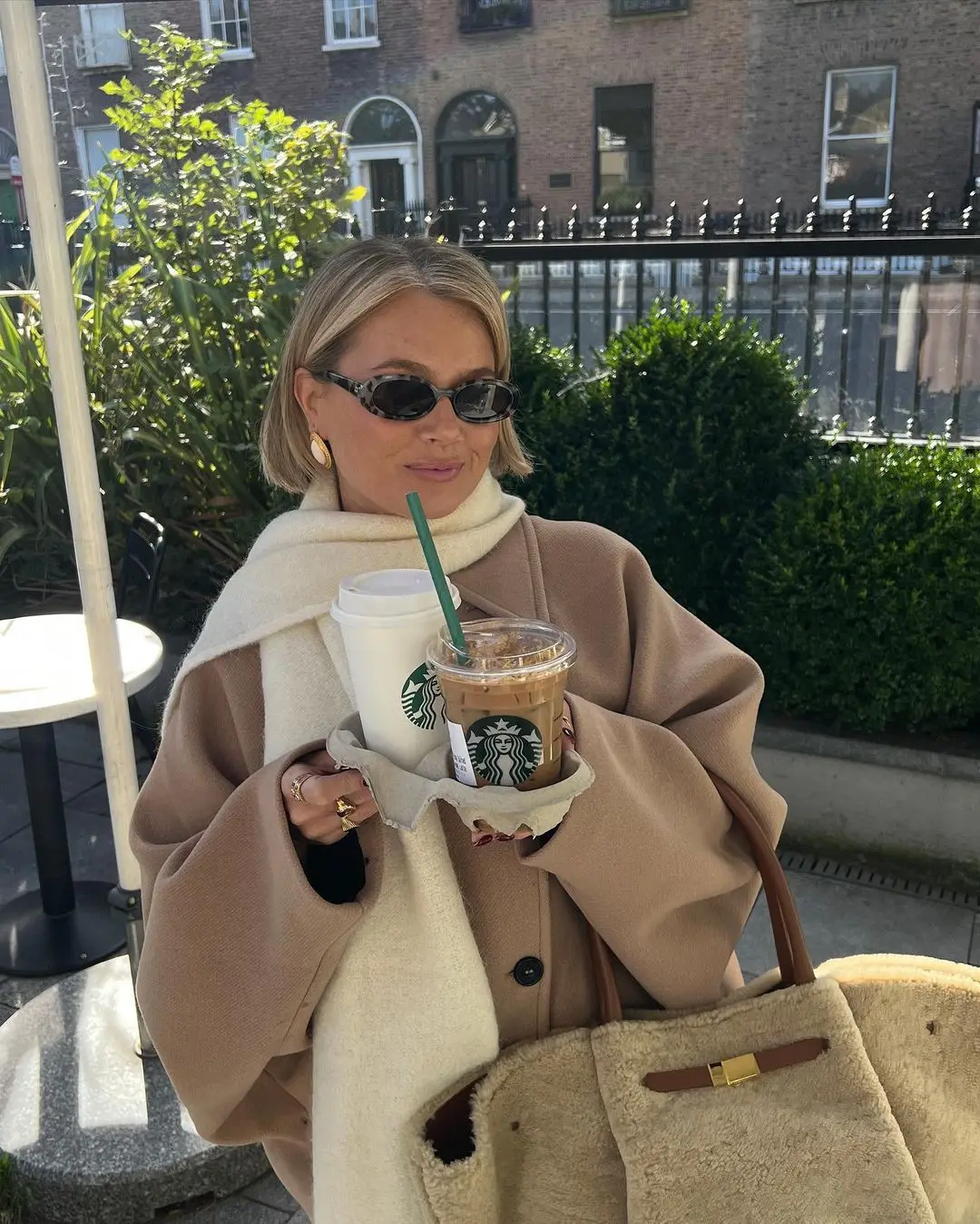 Paula – Abrigo corto con gran cuello y botones Mujer