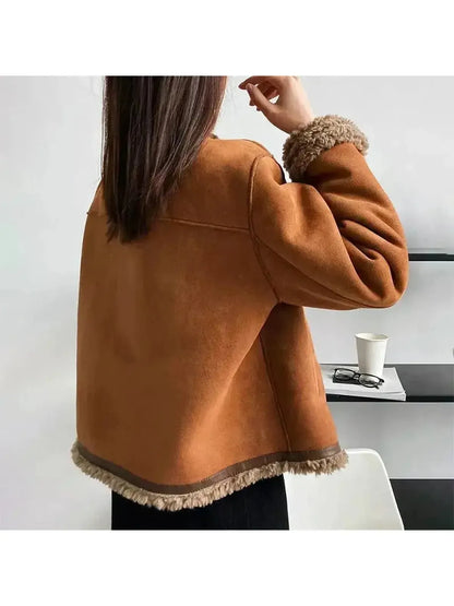 Daniela – Chaqueta Femenina de Borreguito y Estilo Retro