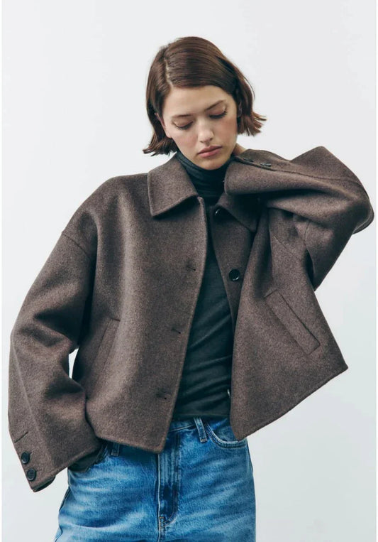 Clara - Chaqueta Mujer Corta de Lana con Botones